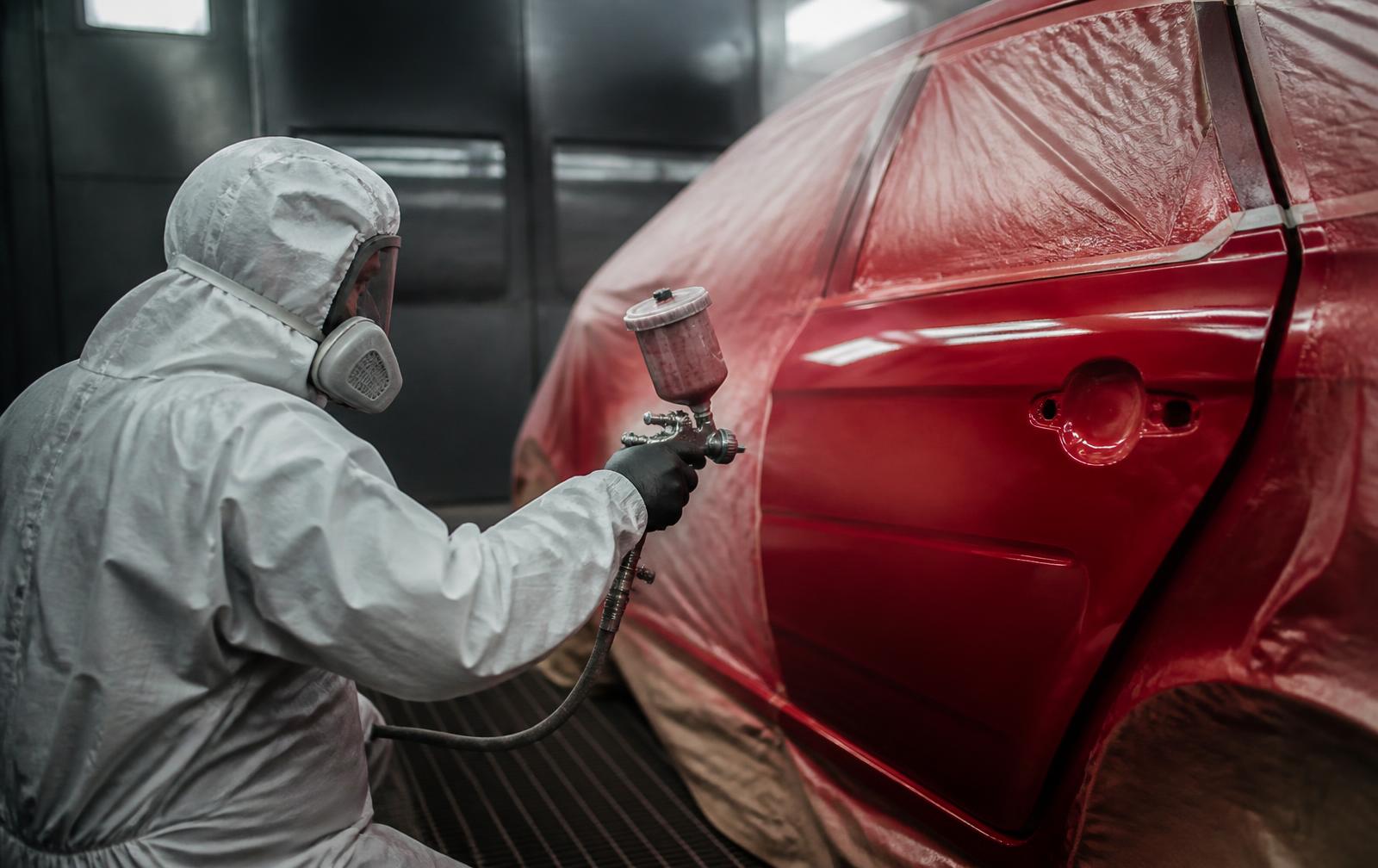 Peinture d'un élément de carrosserie en cabine
